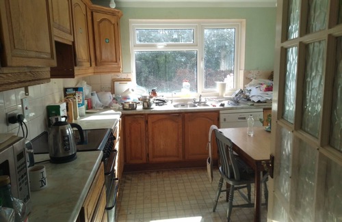 Nonsuch House | Room in shared house in leafy suburban road. London Zone 4