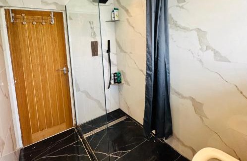 Whitton House | Room in Twickenham stadium London A