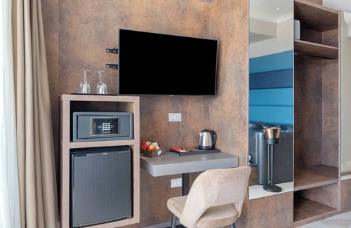 Chiaia Apartment | Room 'Junior Suite Vista Mare' with Balcony, Wi-Fi and Air Conditioning