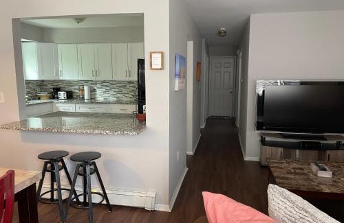 Long Branch House | Room near the beach and shopping 13