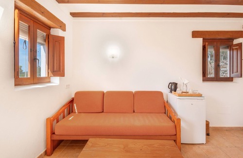 Sant Carles de Peralta Apartment | Room 'Romero' with Mountain View, Wi-Fi, and Air Conditioning