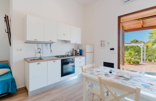 Posto Rosso Apartment | Room 'Stella Marina' with Shared Pool, Wi-Fi and Air Conditioning