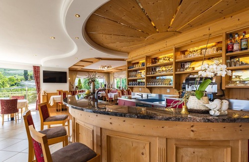 Tirolo Apartment | Room 'Suite 1' with Mountain View, Wi-Fi and Air Conditioning