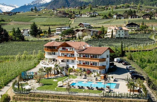 Tirolo Apartment | Room 'Suite 1' with Mountain View, Wi-Fi and Air Conditioning