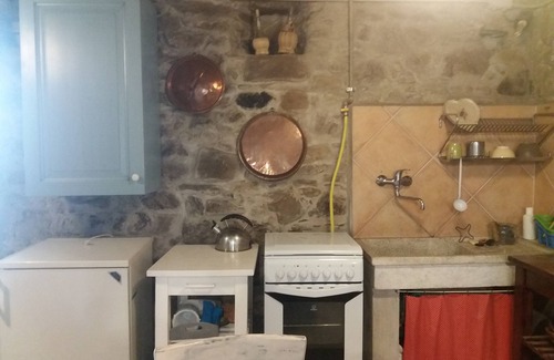 Carrodano Inferiore Apartment | Room 'Taverna' with Mountain View and Shared Garden