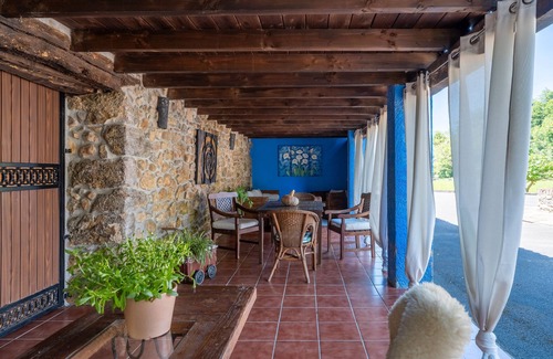 Santianes de Ola Apartment | Room 'Tilo' with Mountain View, Shared Garden and Wi-Fi
