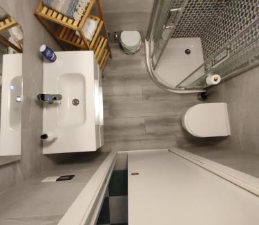 La Linea de la Concepcion House | Room with private bathroom in shared apartment 50m from Gibraltar