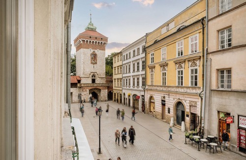 Stare Miasto Apartment | Room with a view of the Florian Gate