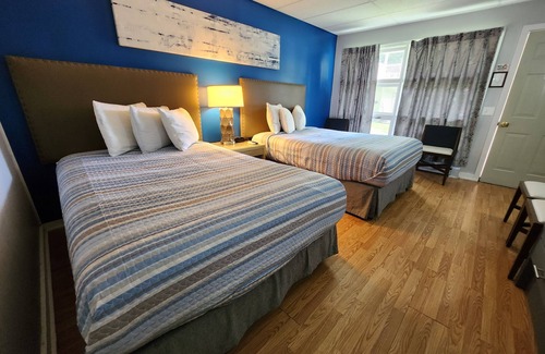 Lake George Hotel | Room with two double beds, Lake George