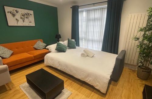 Milton Keynes House | Rooms in stylish house