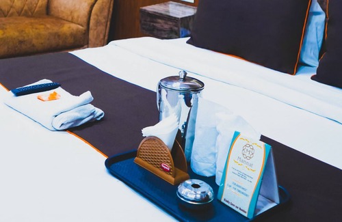 Shalimar Bagh Hotel | Roomshala 004 Mannat Residency