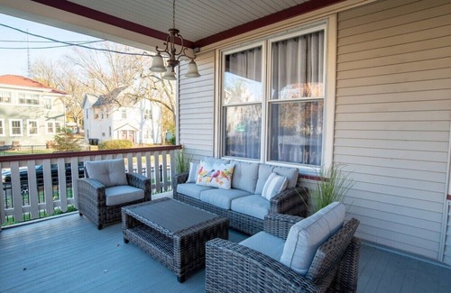 Bloomington Apartment | Roomy 3BR & 2BR Apartments near Universities