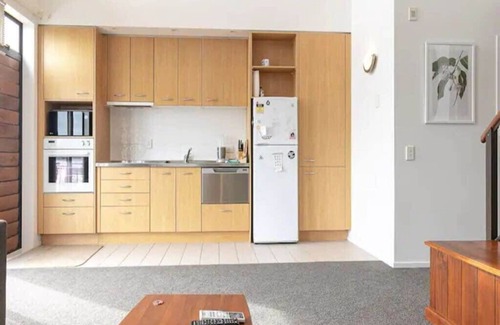 Eden Terrace Apartment | Roomy Loft with Free Parking by Zodiak Stays