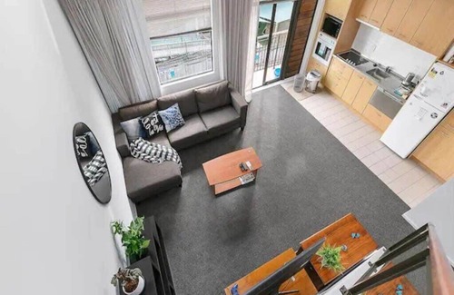Eden Terrace Apartment | Roomy Loft with Free Parking by Zodiak Stays