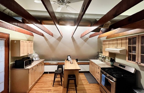 Wrigleyville Apartment | Root! Root! Root! For the Home Team in this Modern Studio