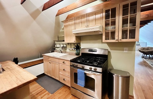 Wrigleyville Apartment | Root! Root! Root! For the Home Team in this Modern Studio
