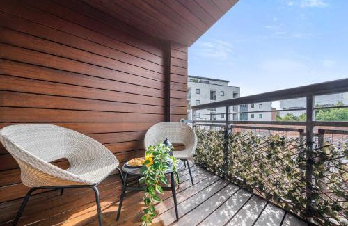 Liverpool City Centre Apartment | Ropewalks Retreat IV Sleeping 6 Guests with Parking and Balcony