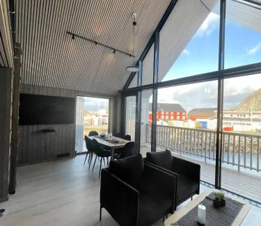 Henningsvaer Apartment | Rorbuleilighet i toppetasjen i Henningsvær