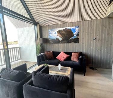 Henningsvaer Apartment | Rorbuleilighet i toppetasjen i Henningsvær