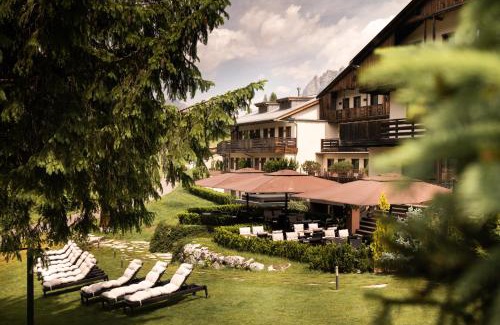 Cortina d'Ampezzo Hotel | Rosapetra SPA Resort - Small Luxury Hotels of the World