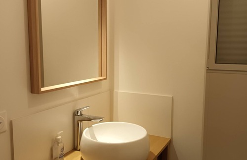 Roscoff Apartment | Roscoff, 100 meters from the beach and Thalasso, apartment with garden.