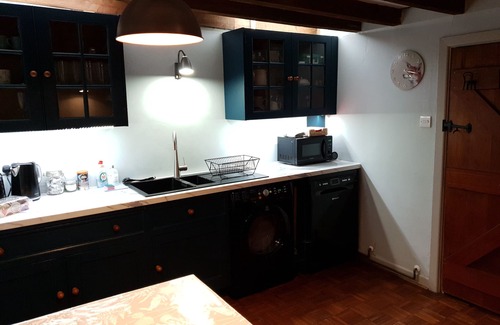 New Forest District Cottage | Rose Cottage, Burley. Beautiful location in New Forest. Dog friendly, sleeps 12