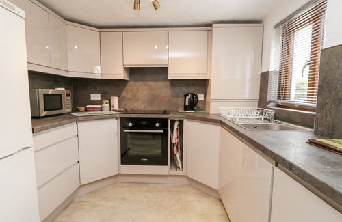 Kendal Cottage | ROSE COTTAGE, family friendly, with a garden in Burneside