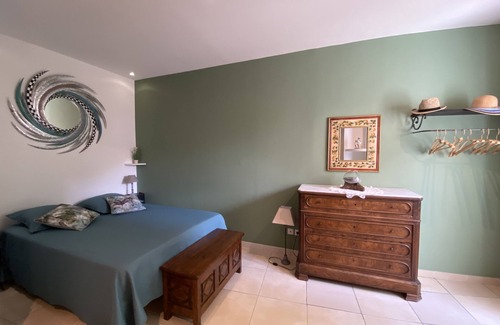 L'Isle-sur-la-Sorgue Apartment | "Rose Island in the heart of the city