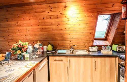 Corton Cottage | ROSE LODGE, pet friendly, with a garden in Milton On Stour