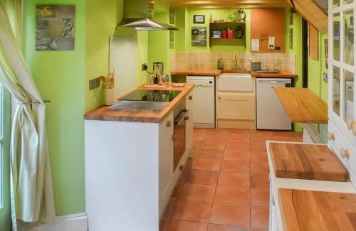Dinas Cross House | Rose Villa