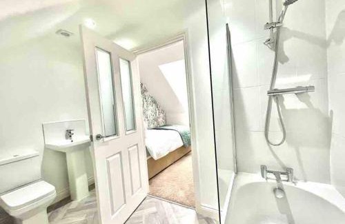 Stockton-on-Tees Apartment | Rosebank Apartment by Blue Skies Stays