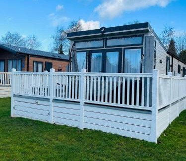 Allerthorpe House | Roseberry Lodge with Hot Tub