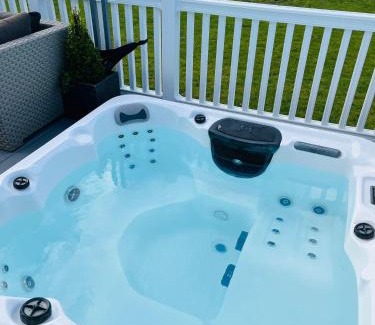 Allerthorpe House | Roseberry Lodge with Hot Tub