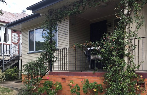 Ipswich Central Business District Cottage | Rosehill Apartment - Somewhere comfy