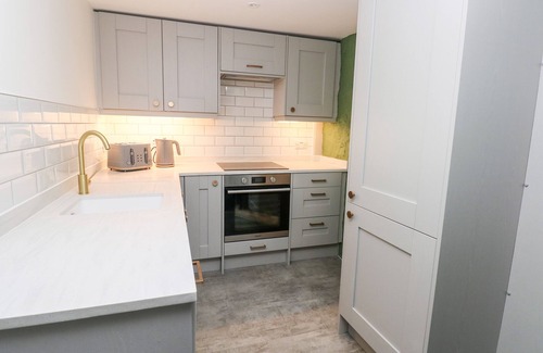 Jameston Cottage | ROSEMARY COTTAGE, pet friendly, with a garden in Manorbier