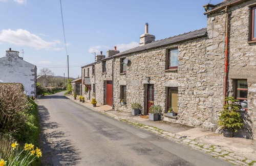 Carnforth Cottage | ROSEMARY COTTAGE, pet friendly, with open fire in Burton-In-Kendal
