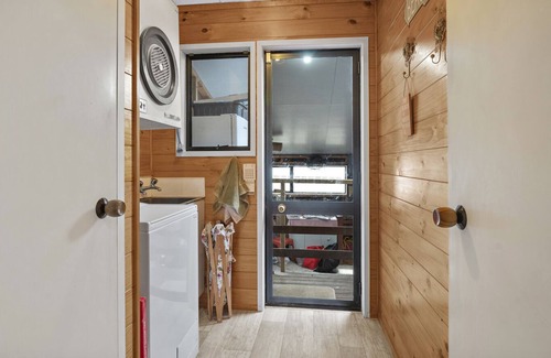 Snells Beach House | Roseville - Snells Beach Holiday Home