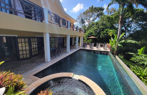 Diamond Villa | Rosita with a Waterfall Jacuzzi & Rain Forest feel