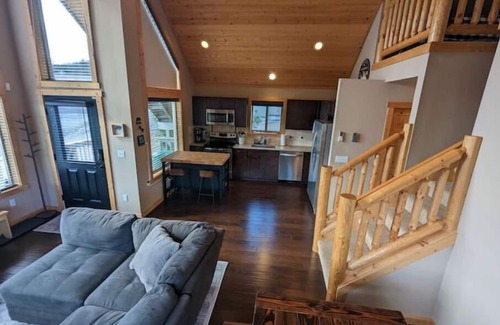 Ronald Cabin | Roslyn Ridge Get-A-Way w/hot tub