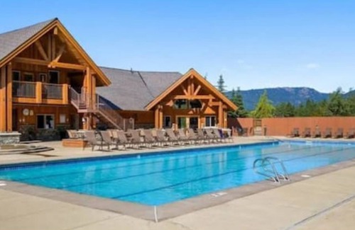 Ronald Cabin | Roslyn Ridge Get-A-Way w/hot tub