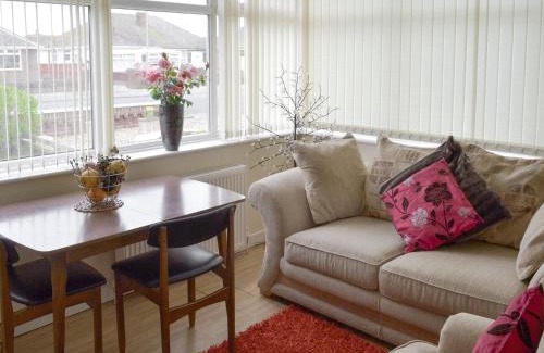 Thornton-Cleveleys House | Rossall Beach Cottage