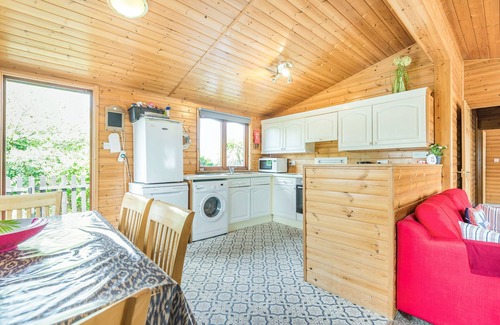 Lymington Cottage | ROSY LODGE, pet friendly, with pool in Shorefield Country Park