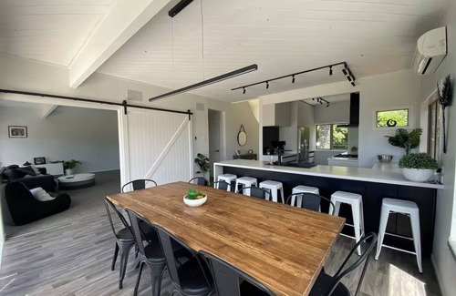 Lake Okareka Apartment | Rotorua Lake Ōkareka Studio with Views, Spa & BBQ