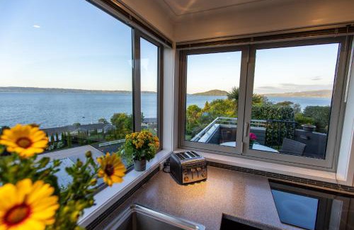 Kawaha Point House | Rotorua Serenity Lakeview Retreat