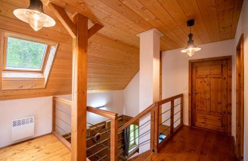 Kokorin House | Roubenka pod hradem Kokořín