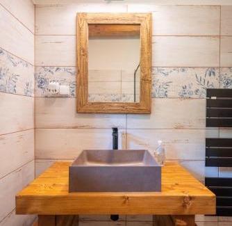 Kokorin House | Roubenka pod hradem Kokořín