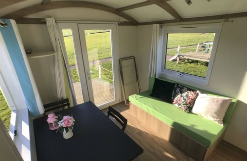 Curcy-sur-Orne House | Roulotte de 4 Personnes : Atypique et Tout Confort !