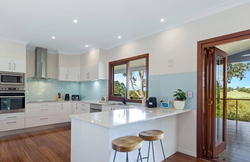 Montville House | Roversdale - Valley Views, Perfect for Your Weekend Getaway to Montville