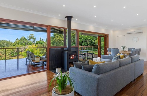 Montville House | Roversdale - Valley Views, Perfect for Your Weekend Getaway to Montville