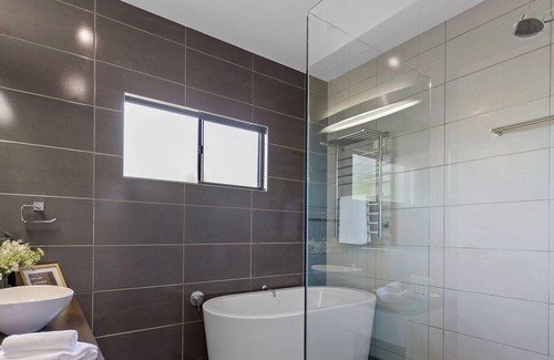 Montville House | Roversdale - Valley Views, Perfect for Your Weekend Getaway to Montville